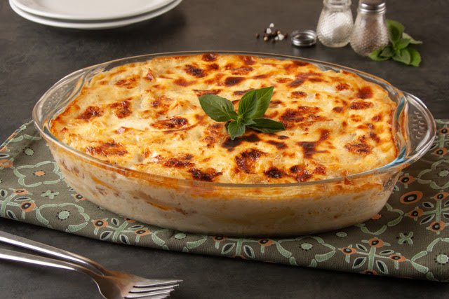 Macaroni with bechamel sauce